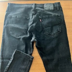 Levi’s 512 Red tag